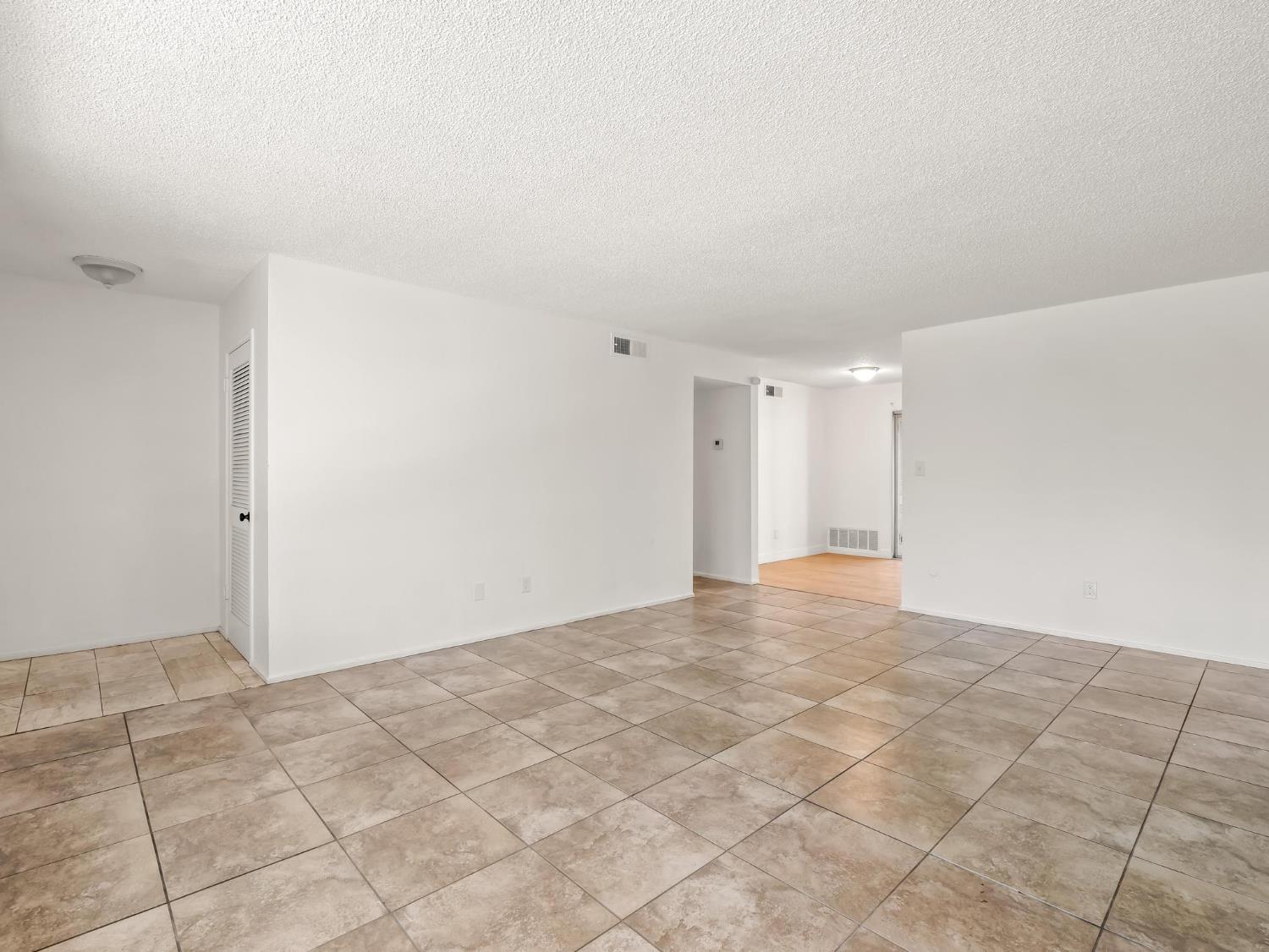 3725 N Fruit Avenue UNIT&nbsp;B, Fresno, CA, 93705