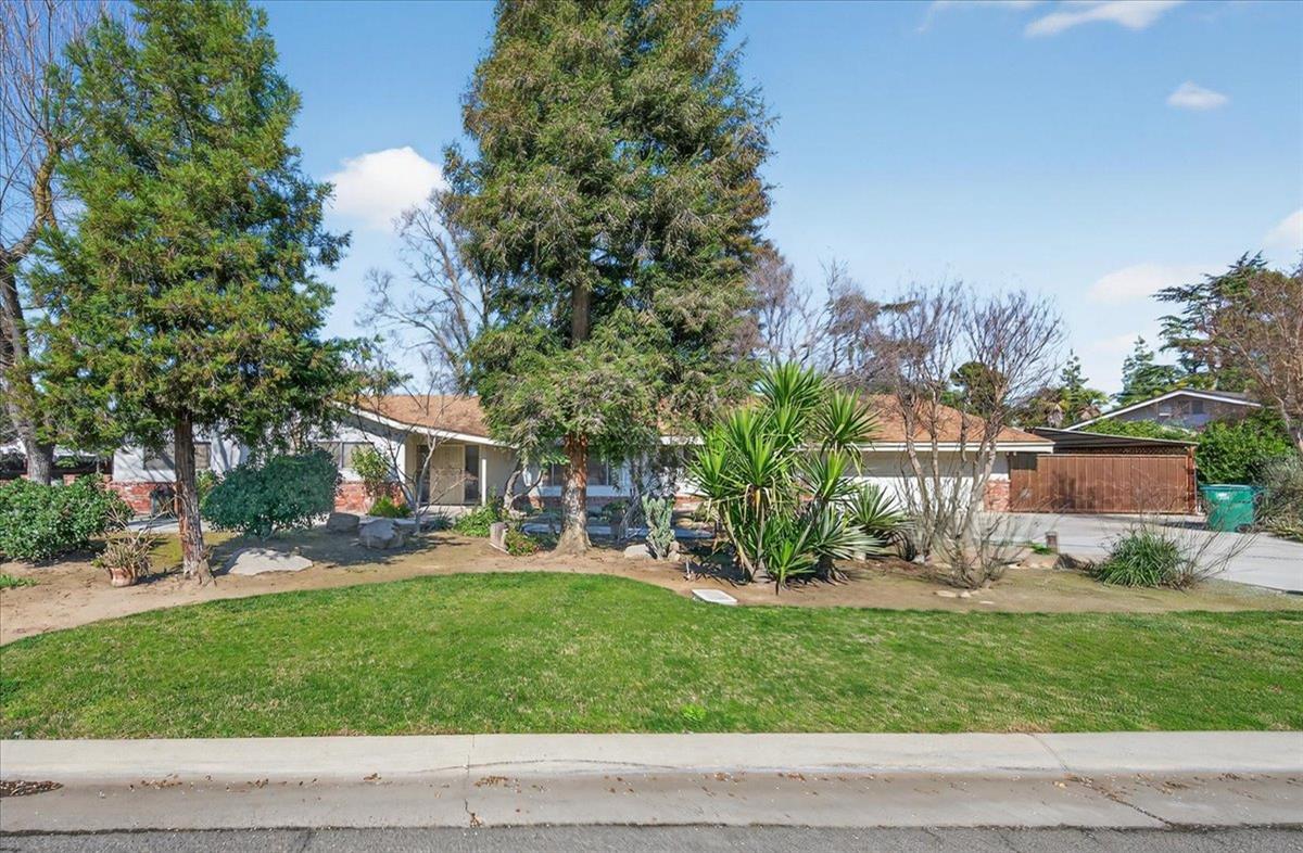 Single Family in Fresno - photo 2