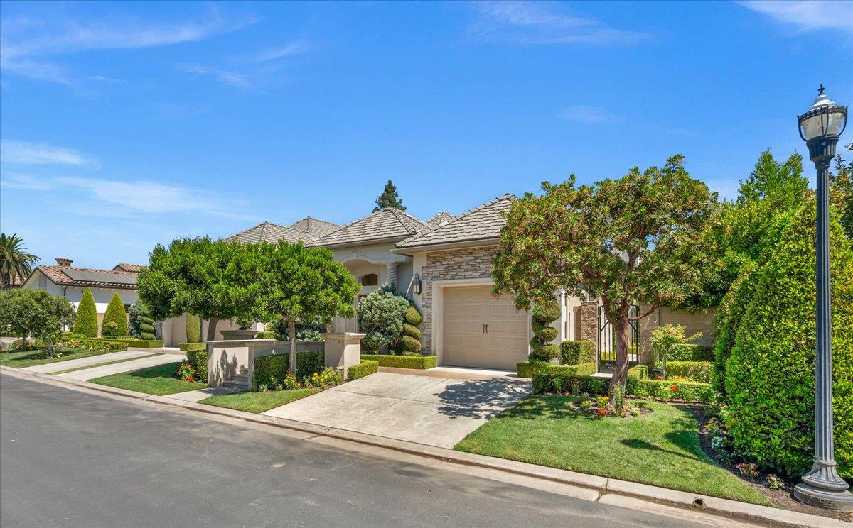 11350 N Glencastle Way, Fresno, CA, 93730