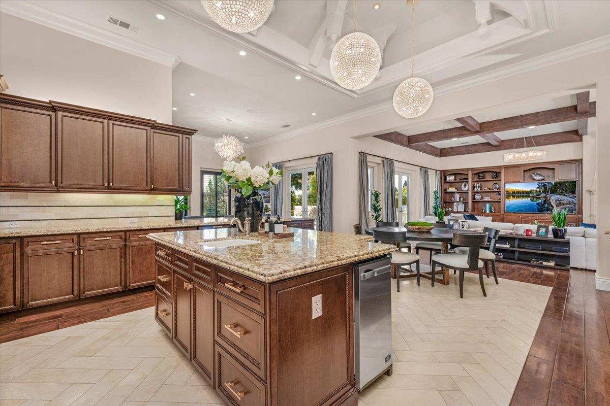 11350 N Glencastle Way, Fresno, CA, 93730