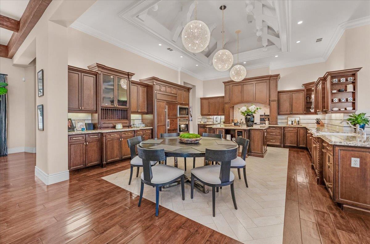 11350 N Glencastle Way, Fresno, CA, 93730