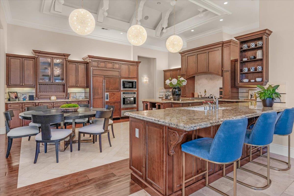 11350 N Glencastle Way, Fresno, CA, 93730