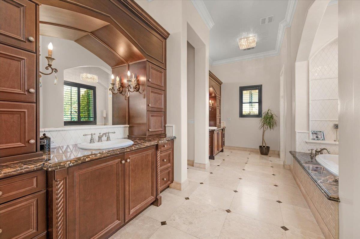 11350 N Glencastle Way, Fresno, CA, 93730