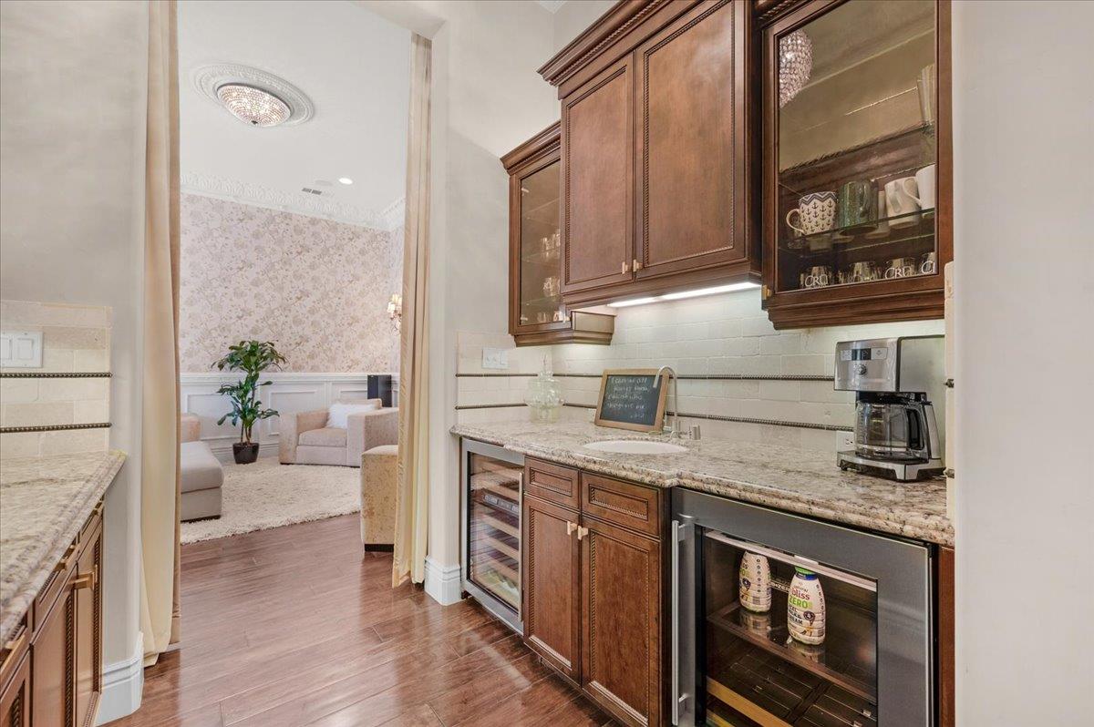 11350 N Glencastle Way, Fresno, CA, 93730