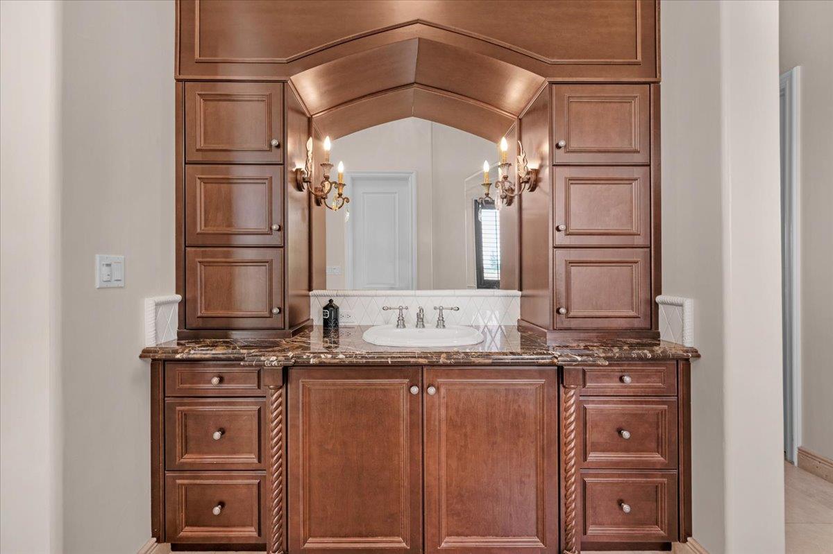 11350 N Glencastle Way, Fresno, CA, 93730