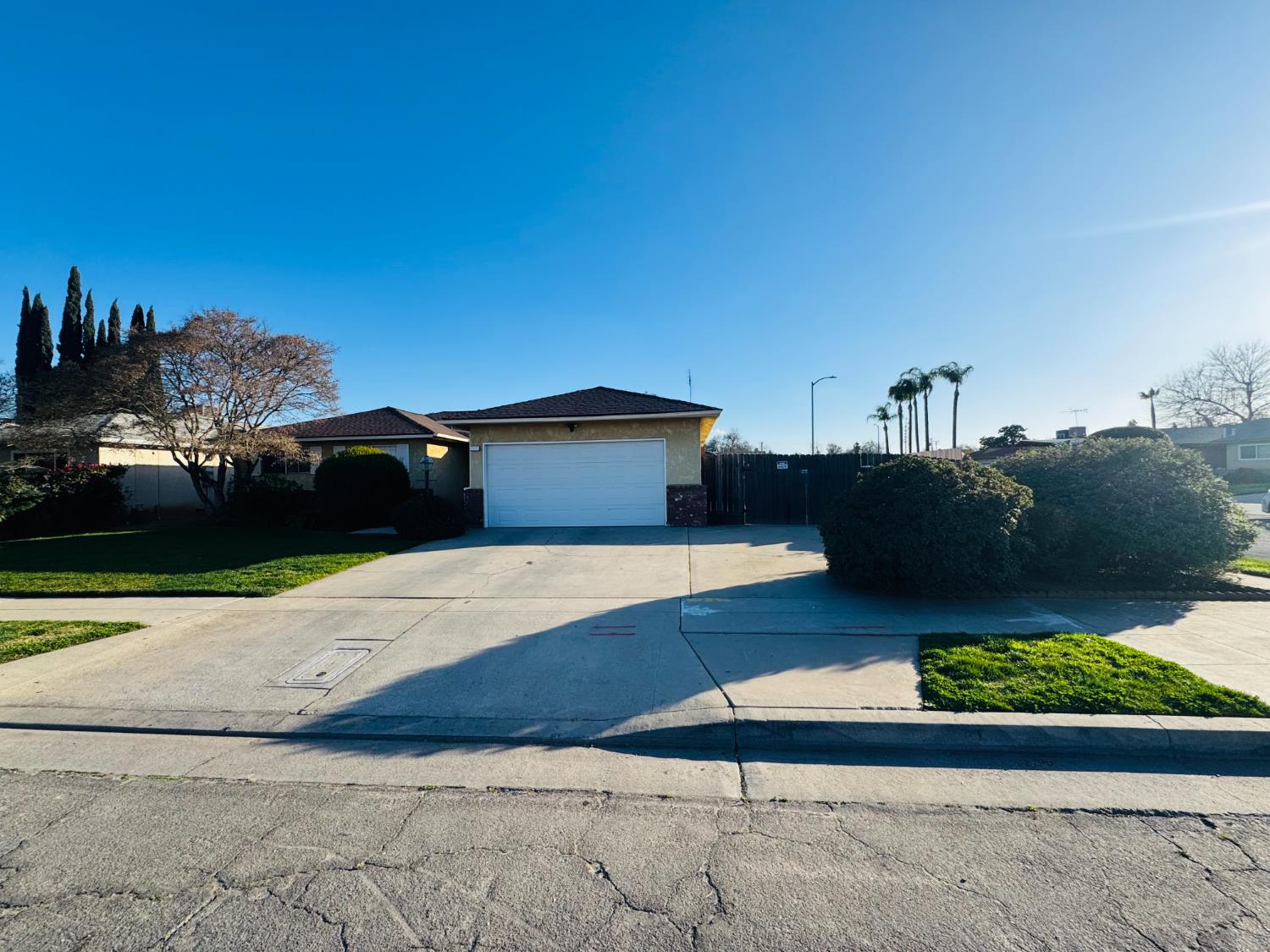 2617 W Sussex Way, Fresno, CA, 93705