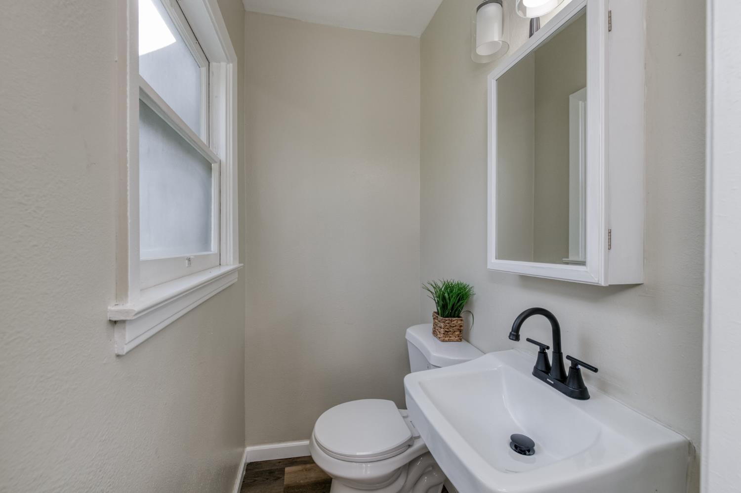 2004 N Maple Avenue, Fresno, CA, 93703