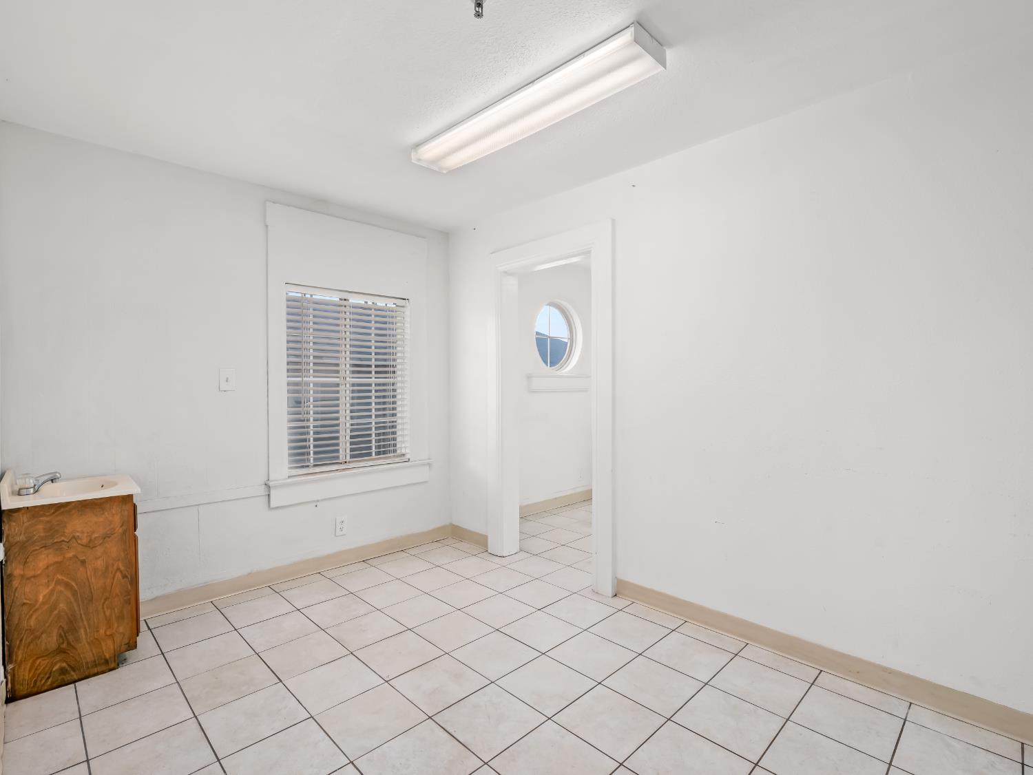 2624 E Olive, Fresno, CA, 93701