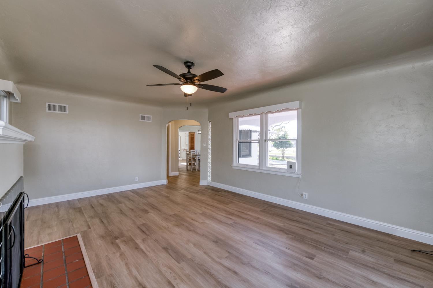 2004 N Maple Avenue, Fresno, CA, 93703