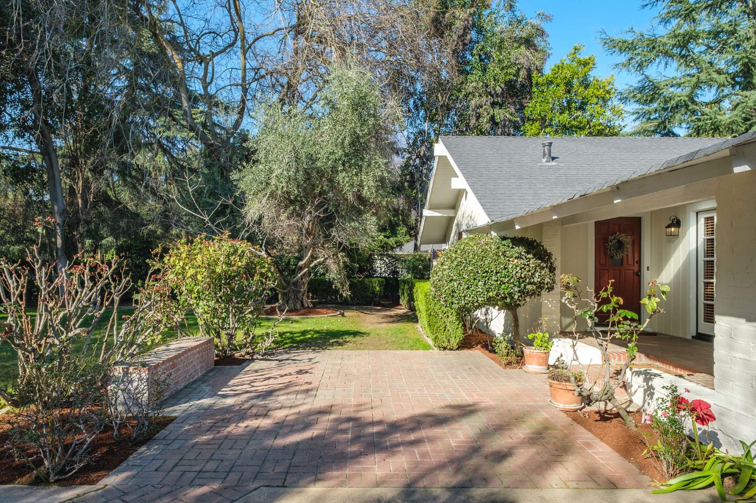 Single Family in Fresno - photo 2