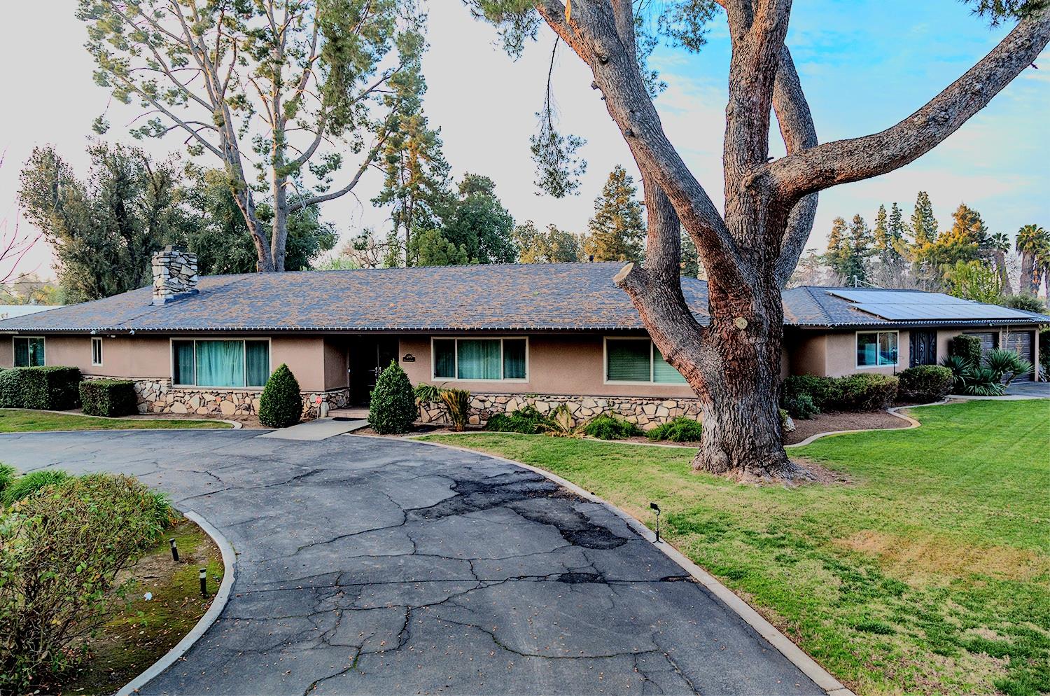 Single Family in Fresno - photo 2