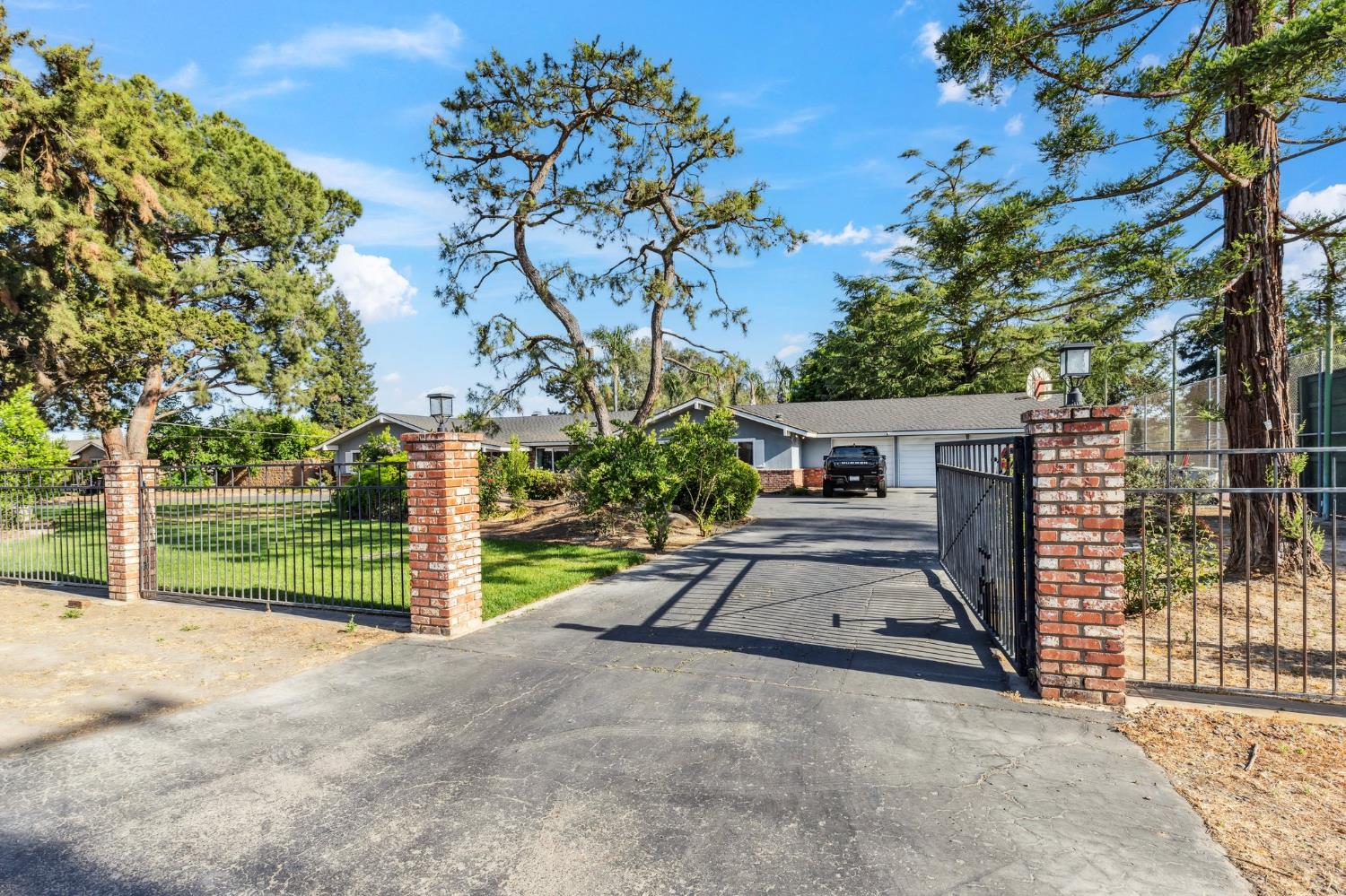 Single Family in Fresno - photo 2