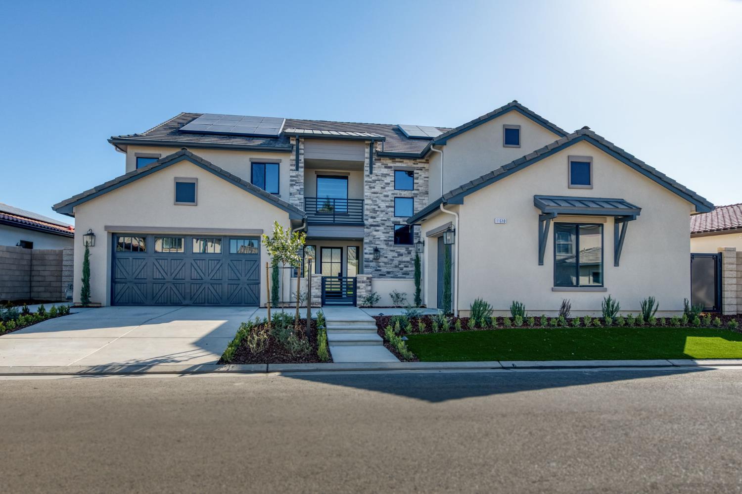 Single Family in Fresno - photo 2