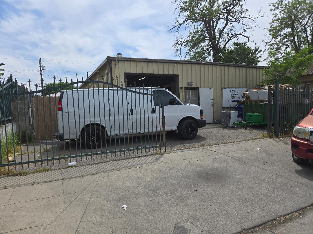 242 E Lewis Avenue, Fresno, CA, 93701