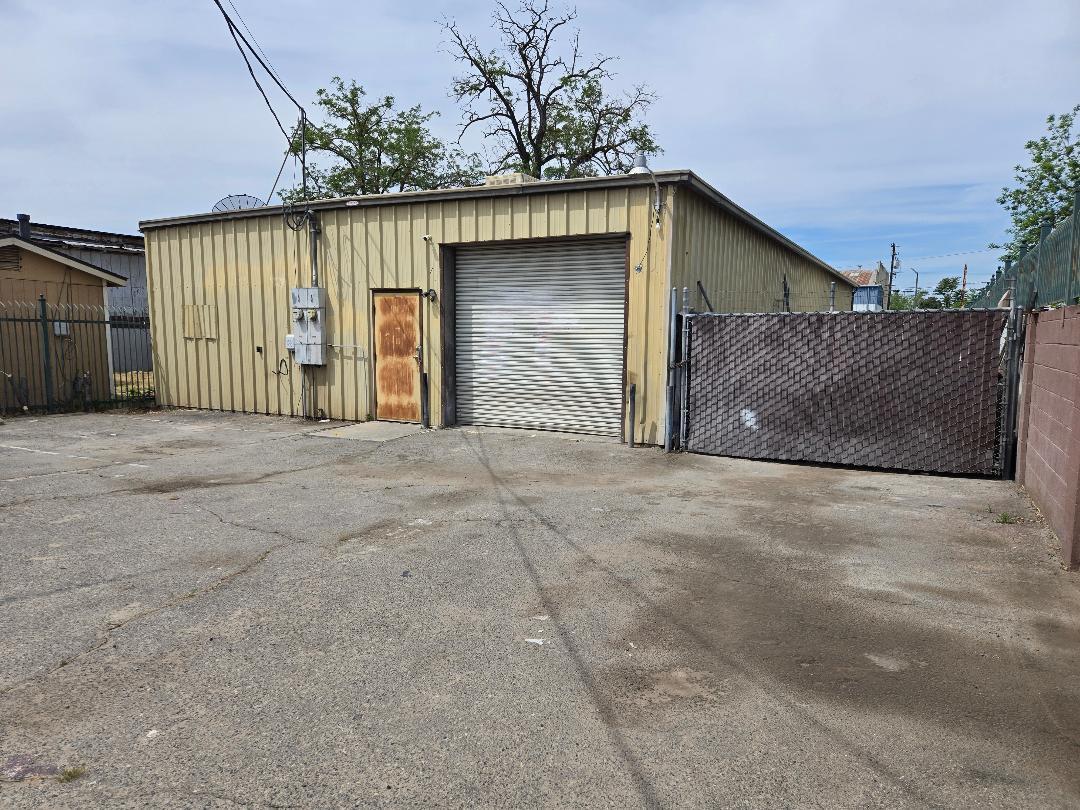 242 E Lewis Avenue, Fresno, CA, 93701