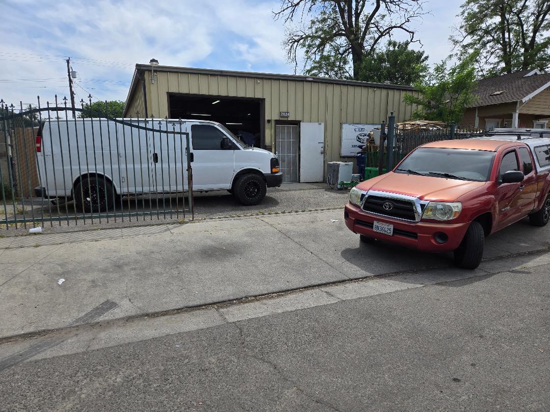 242 E Lewis Avenue, Fresno, CA, 93701