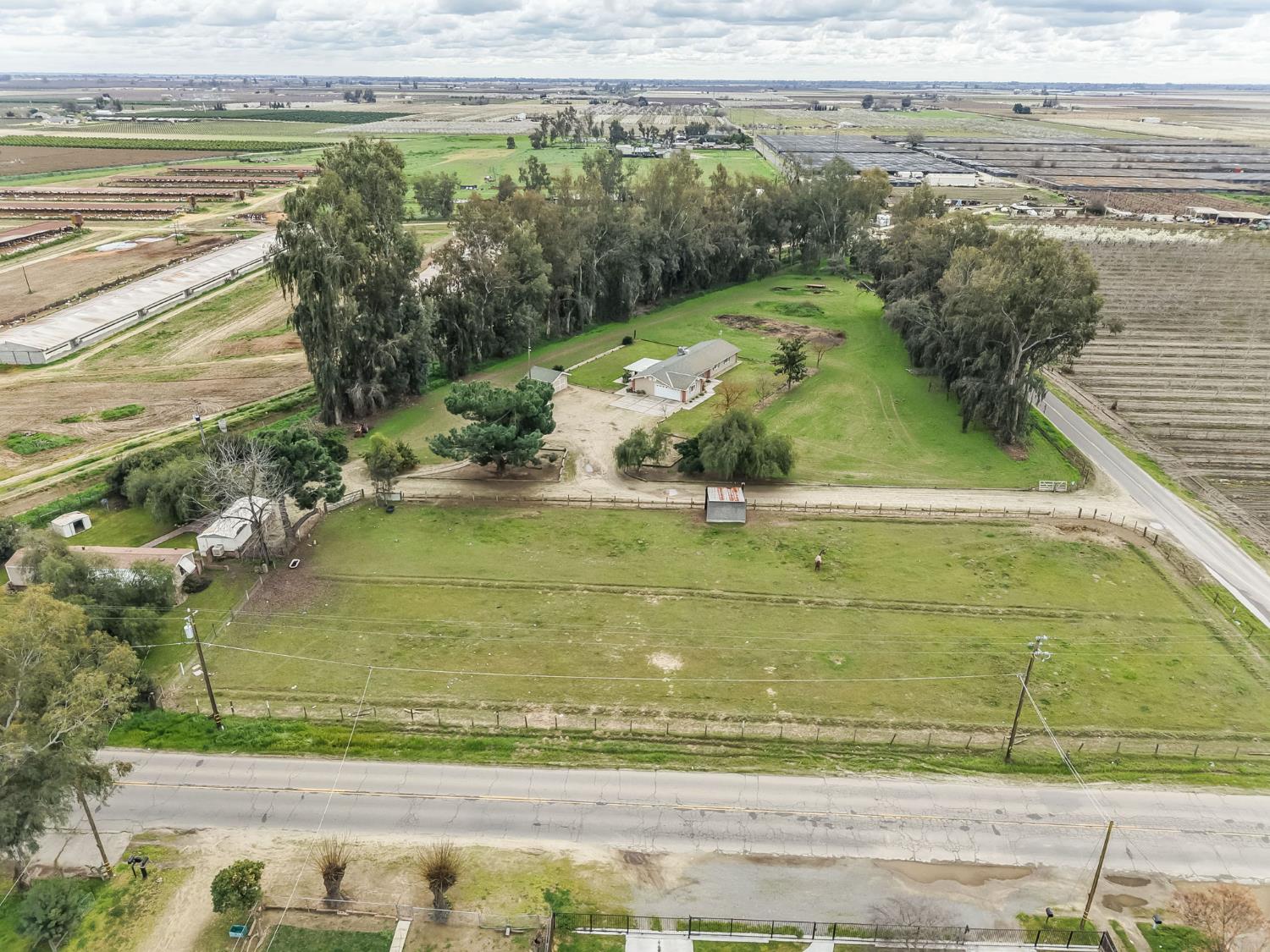 Single Family in Kingsburg - photo 2