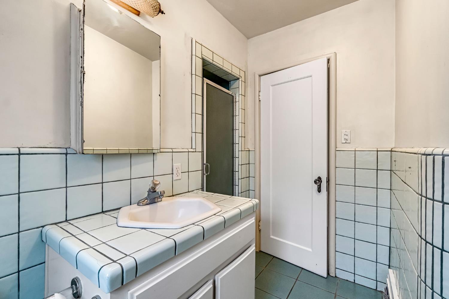 215 E Clinton Ave, Fresno, CA, 93704