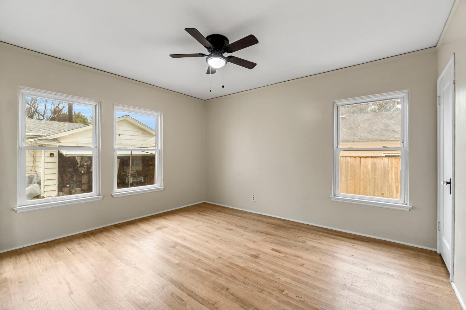 215 E Clinton Ave, Fresno, CA, 93704