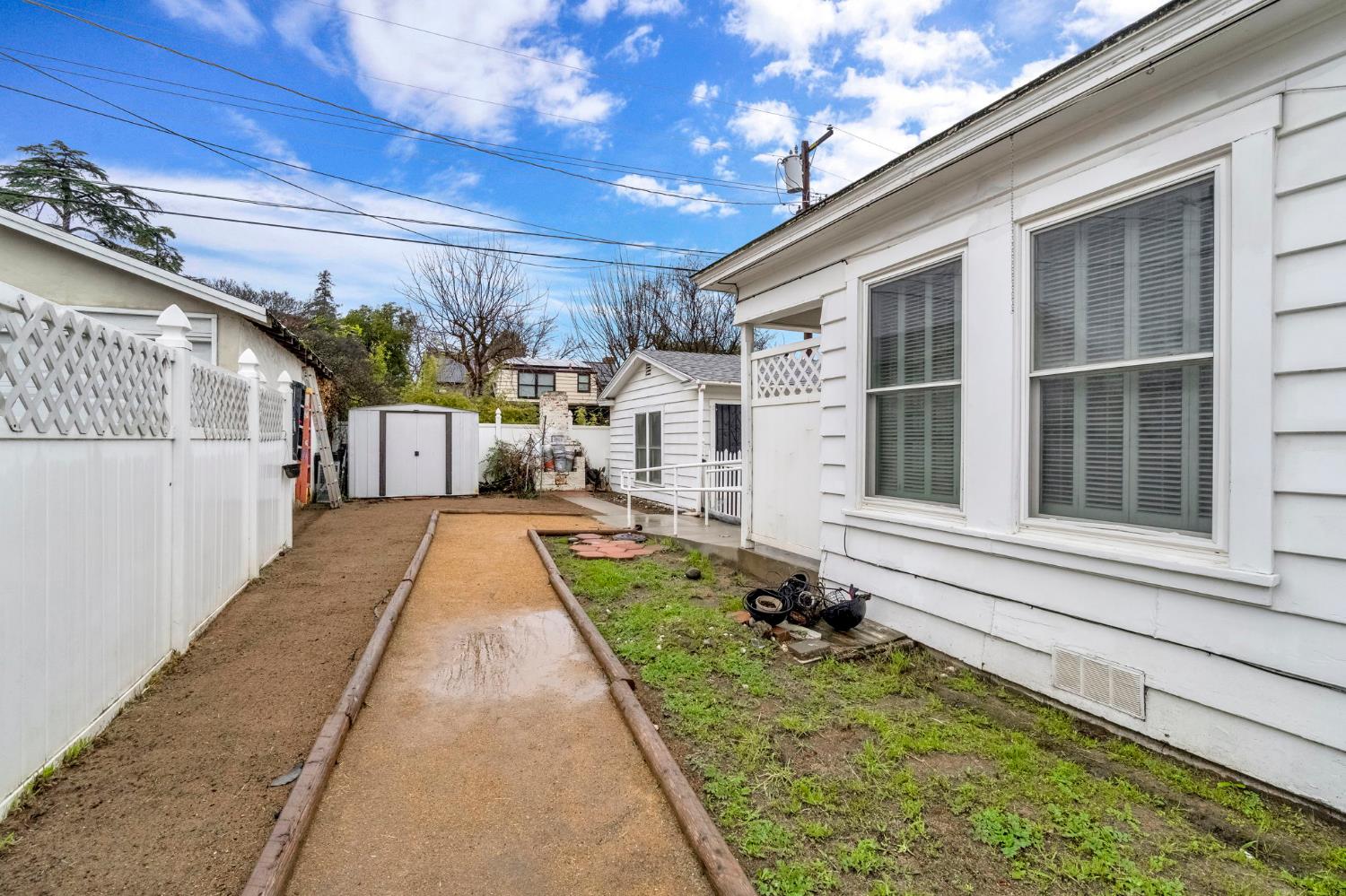 215 E Clinton Ave, Fresno, CA, 93704