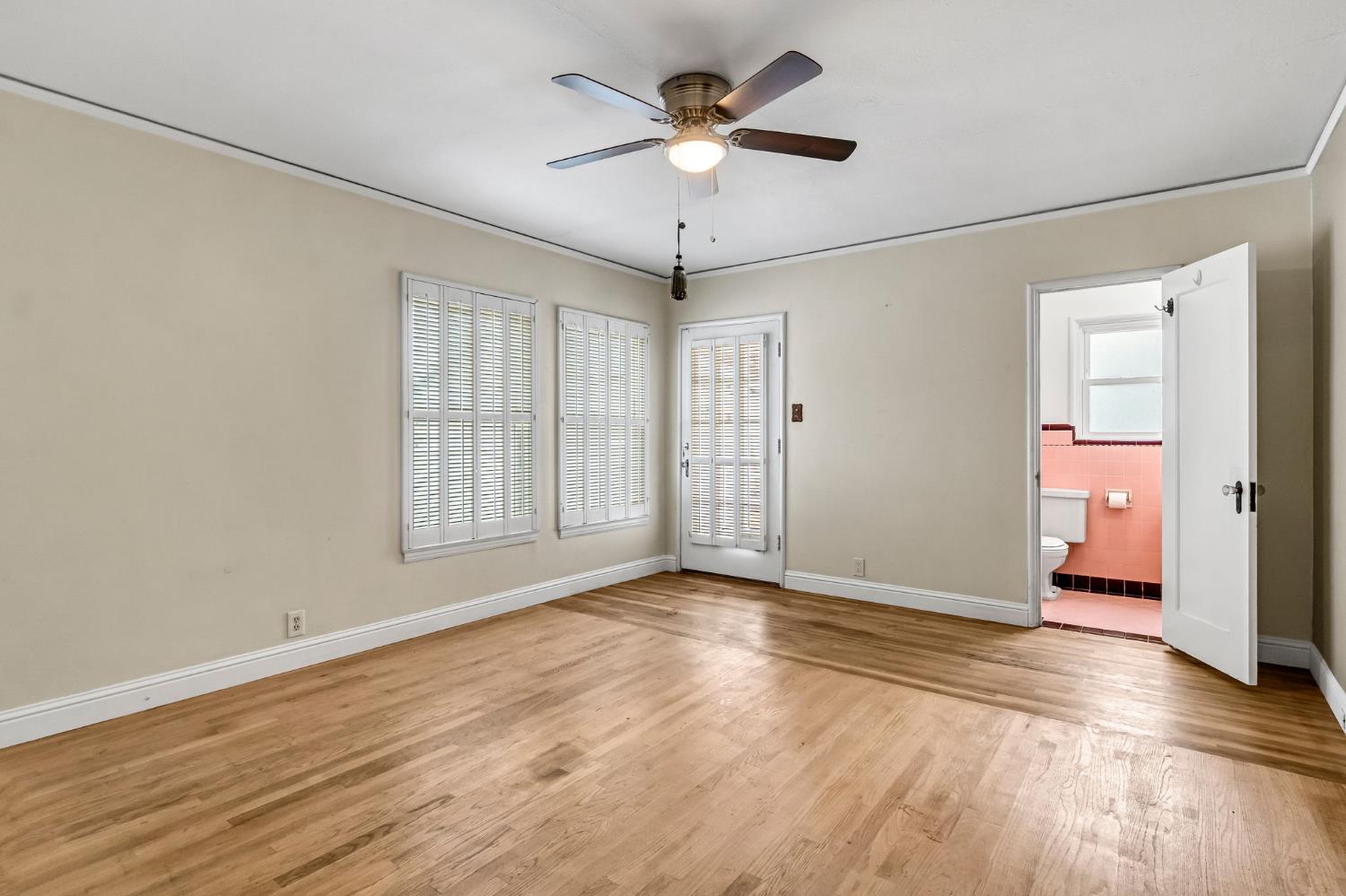 215 E Clinton Ave, Fresno, CA, 93704