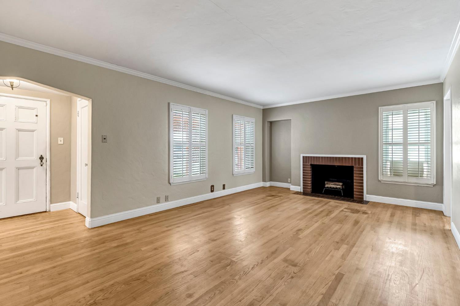 215 E Clinton Ave, Fresno, CA, 93704