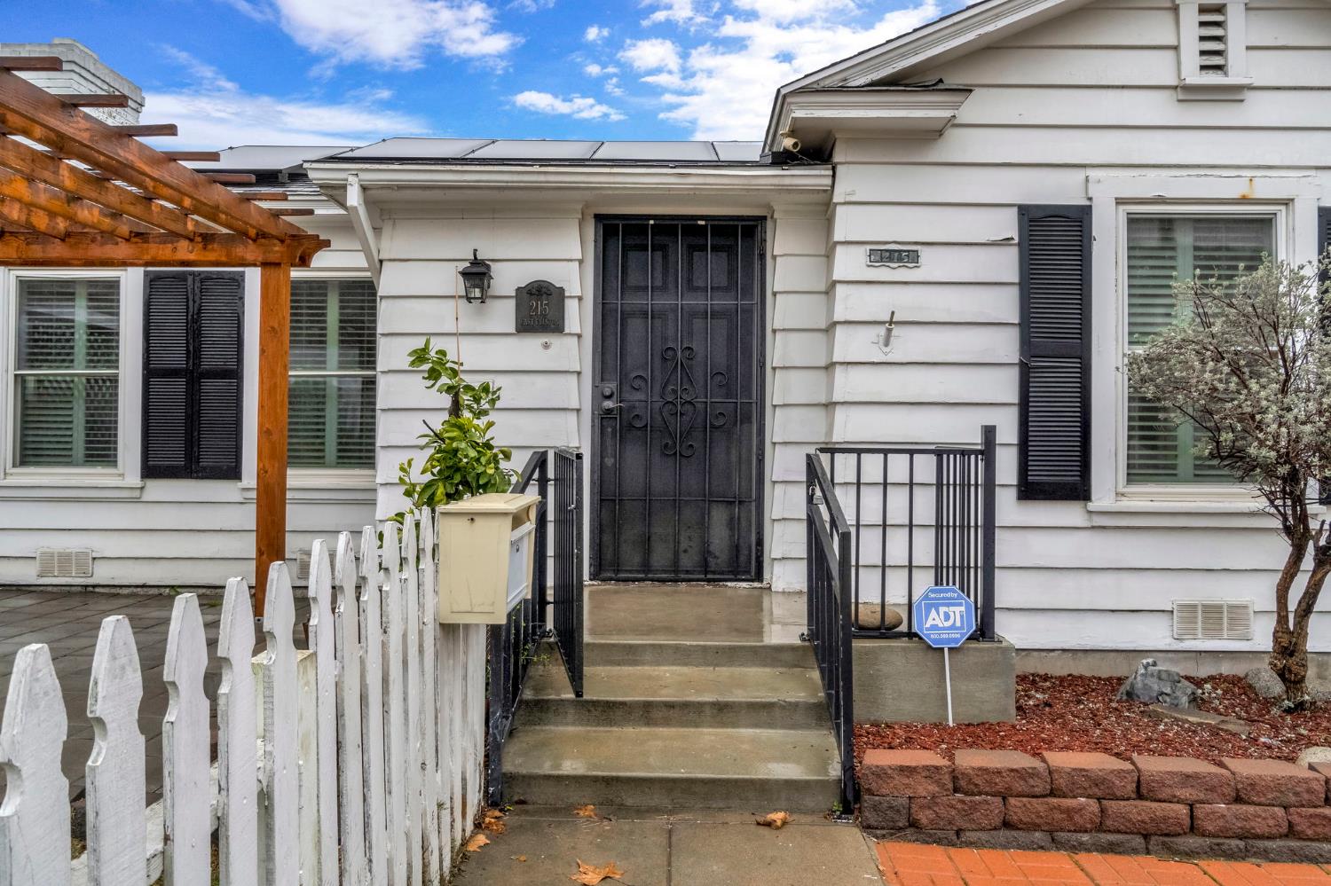215 E Clinton Ave, Fresno, CA, 93704