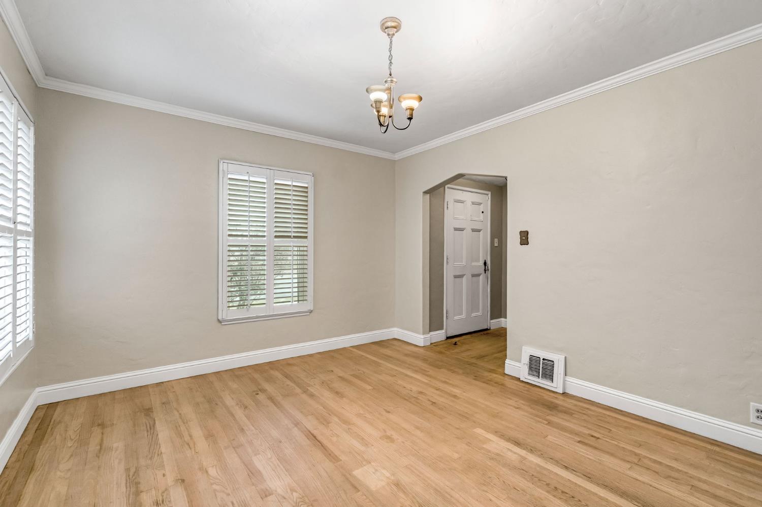 215 E Clinton Ave, Fresno, CA, 93704