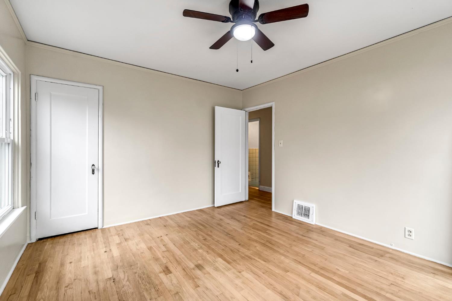 215 E Clinton Ave, Fresno, CA, 93704