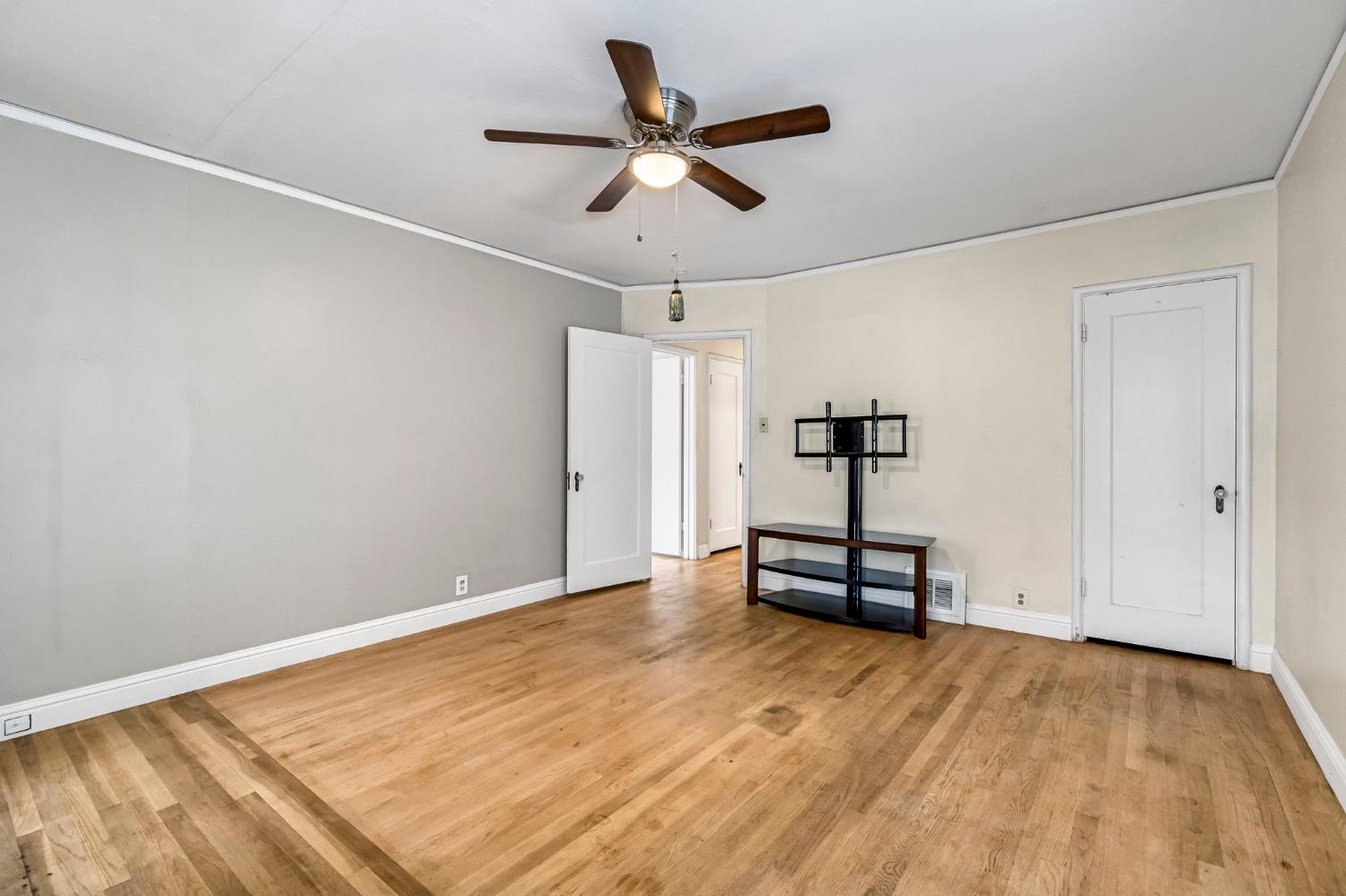 215 E Clinton Ave, Fresno, CA, 93704