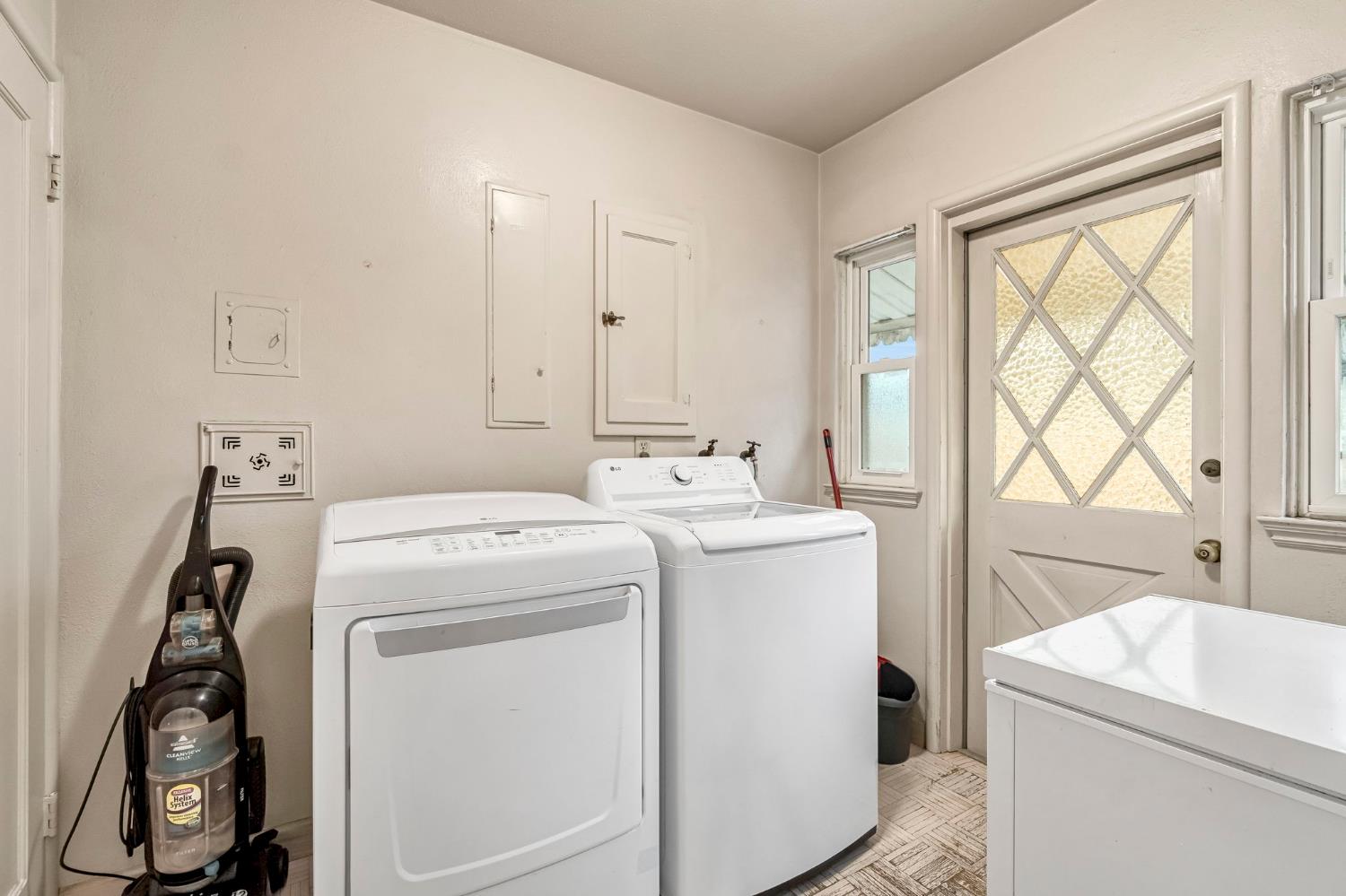 215 E Clinton Ave, Fresno, CA, 93704