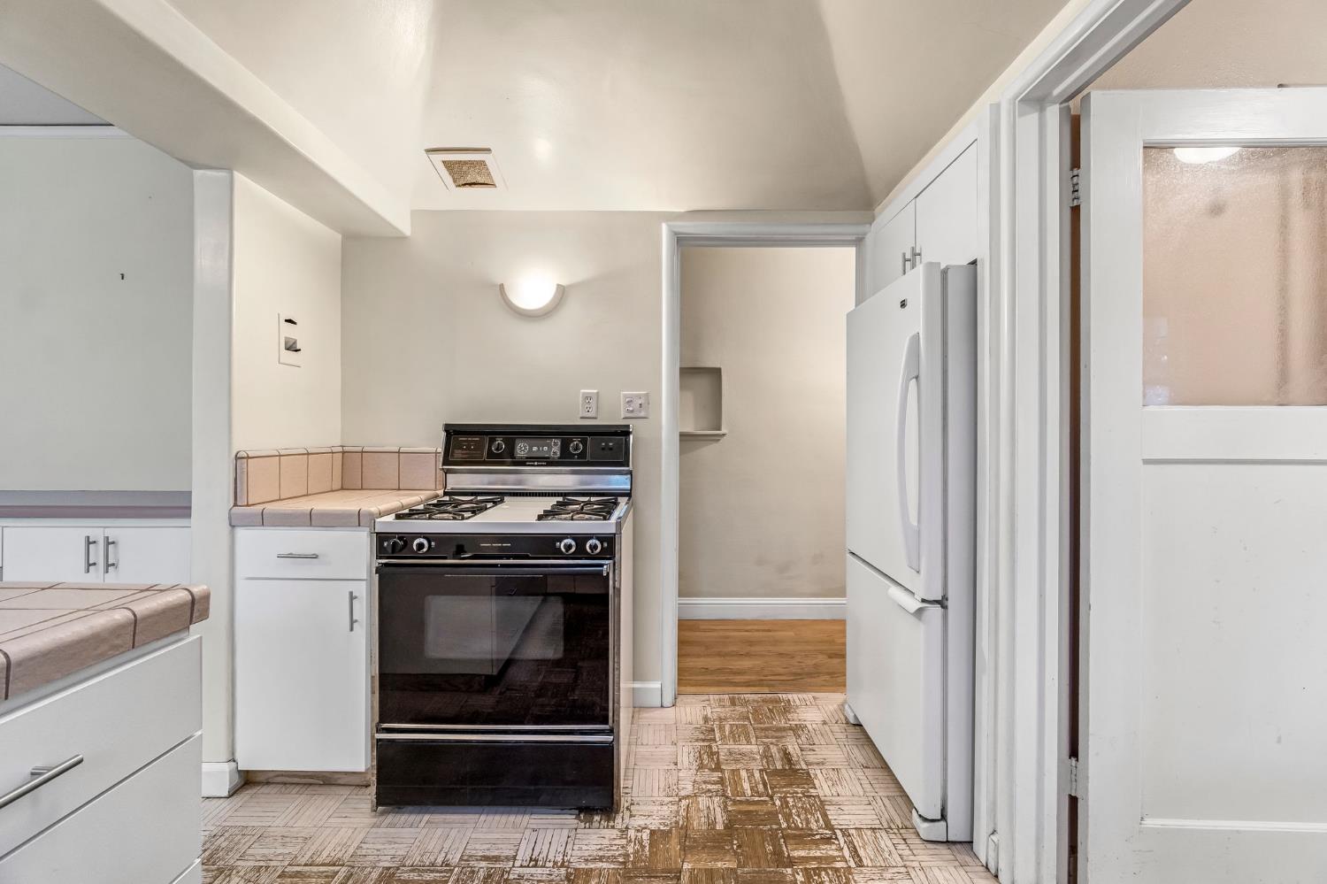215 E Clinton Ave, Fresno, CA, 93704