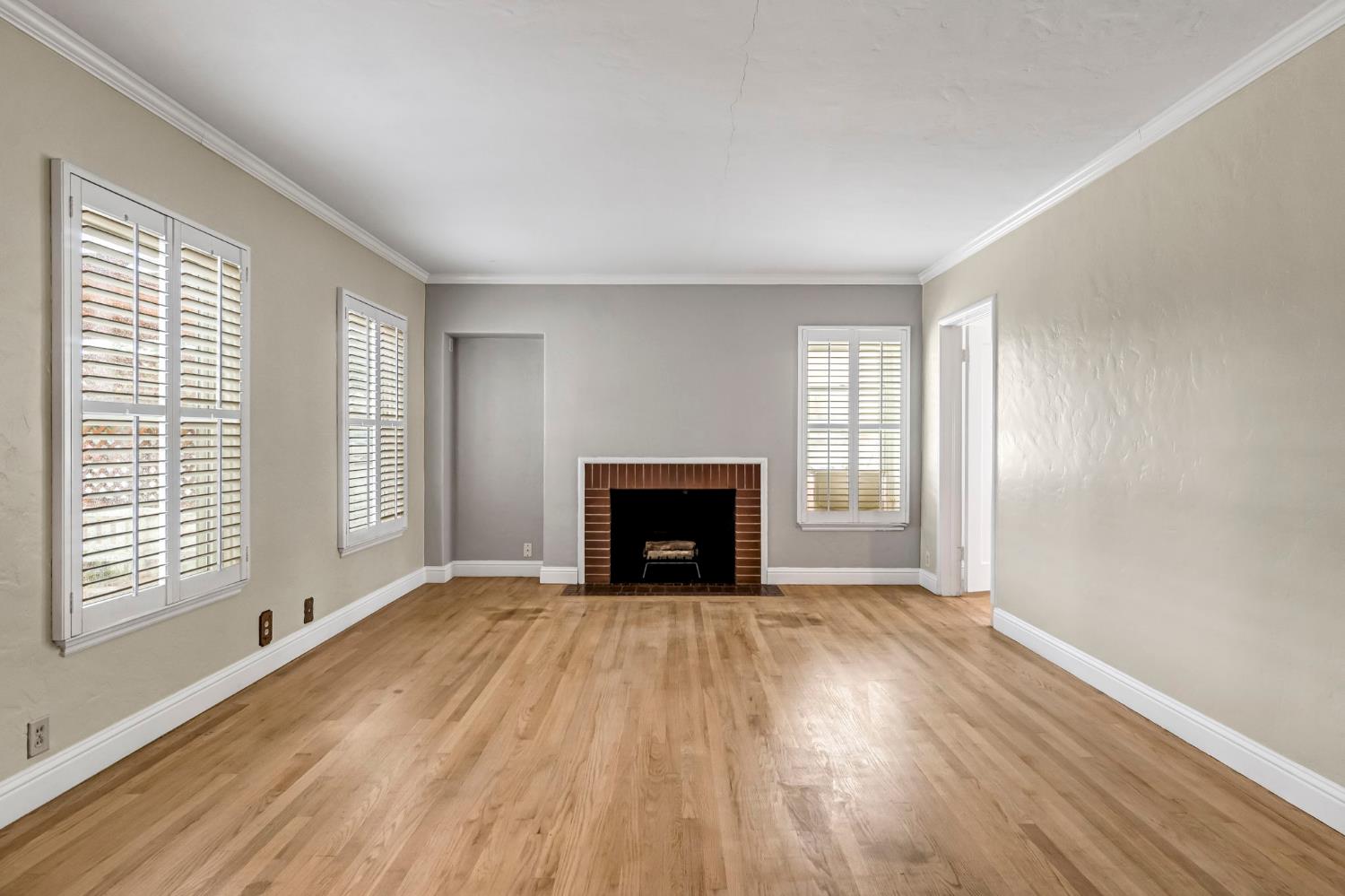 215 E Clinton Ave, Fresno, CA, 93704