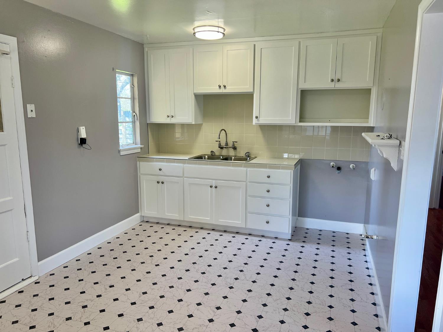 817 W Shields Avenue, Fresno, CA, 93705