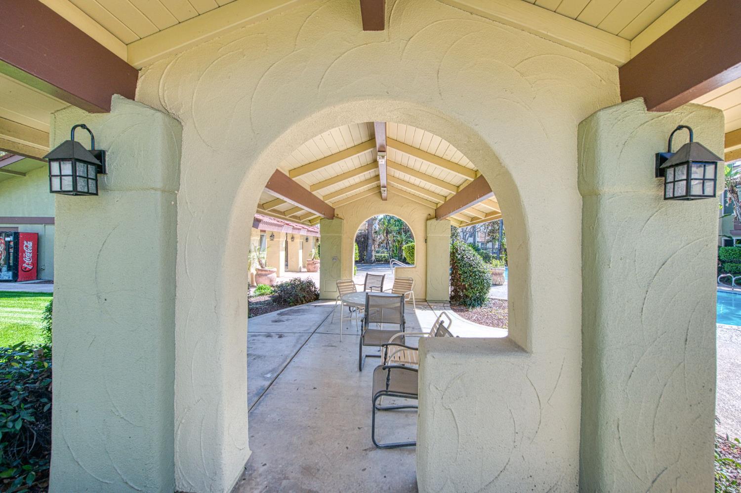 Condo in Fresno - photo 3