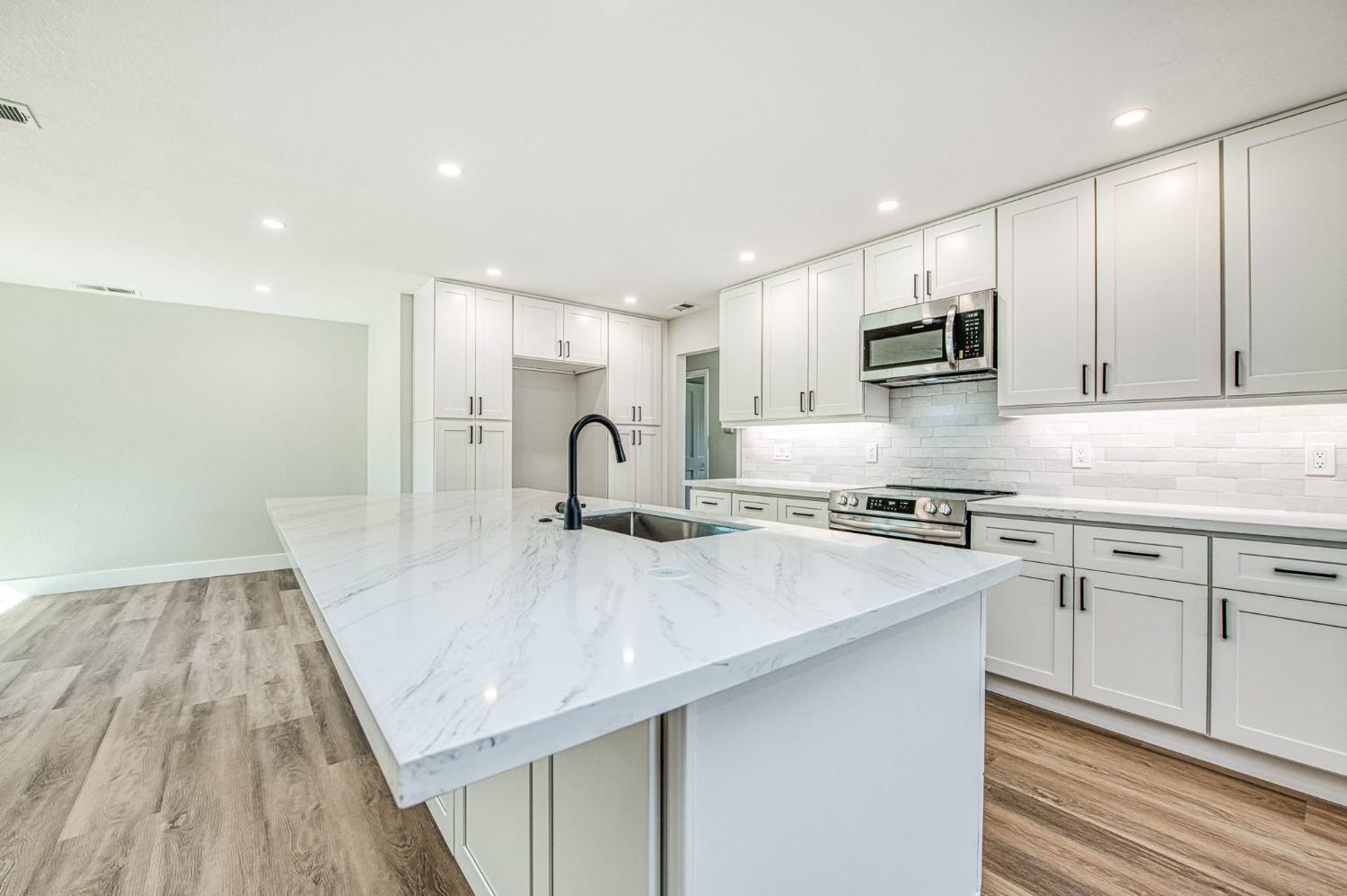 8453 N 1st Street, Fresno, CA, 93720