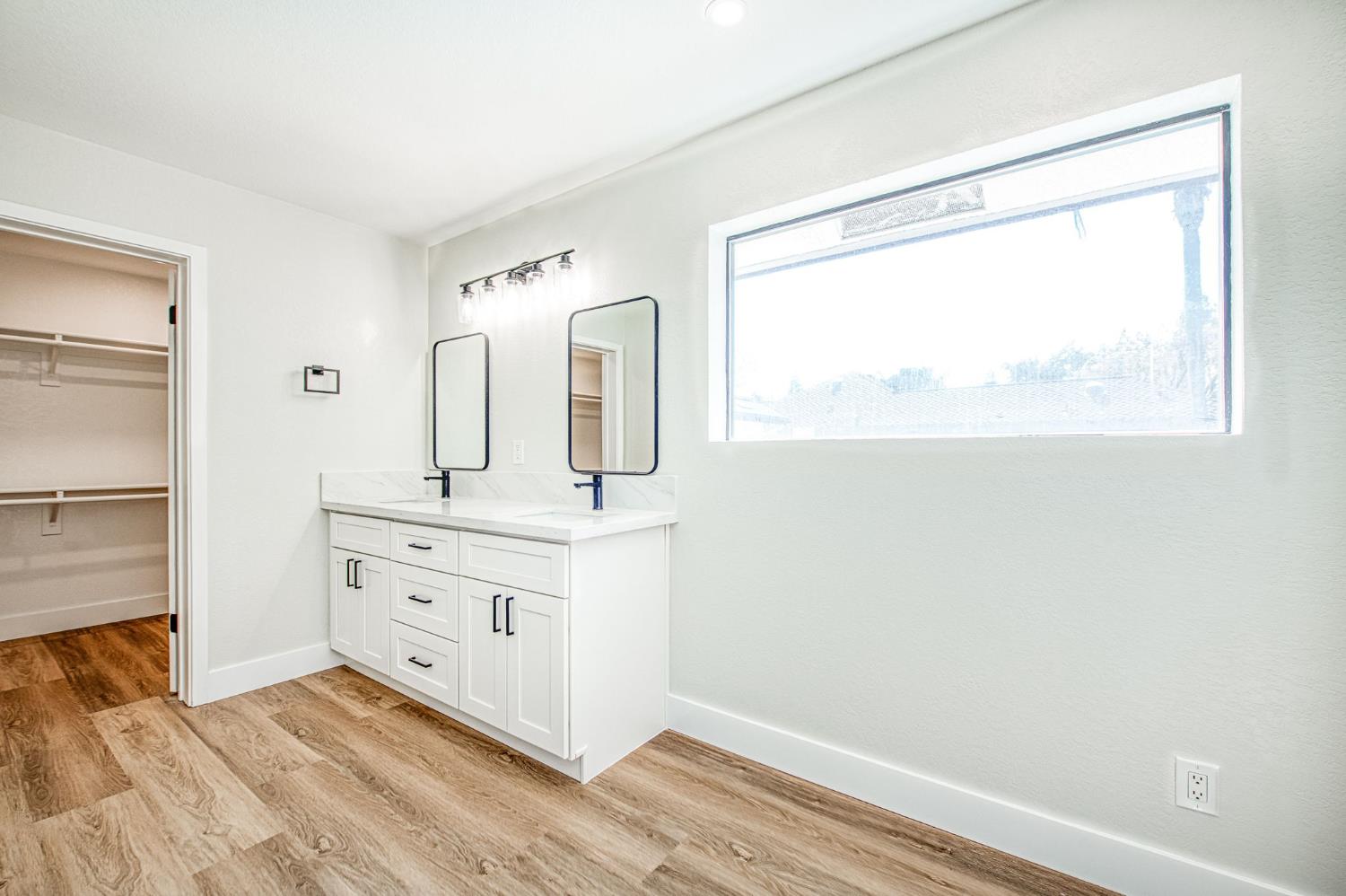 8453 N 1st Street, Fresno, CA, 93720