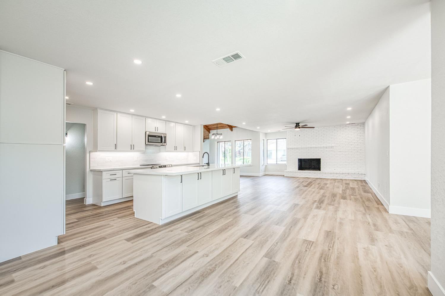 8453 N 1st Street, Fresno, CA, 93720