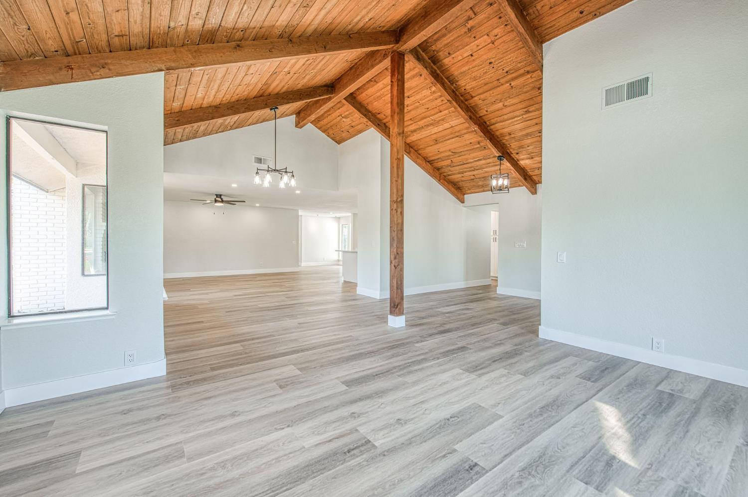 8453 N 1st Street, Fresno, CA, 93720