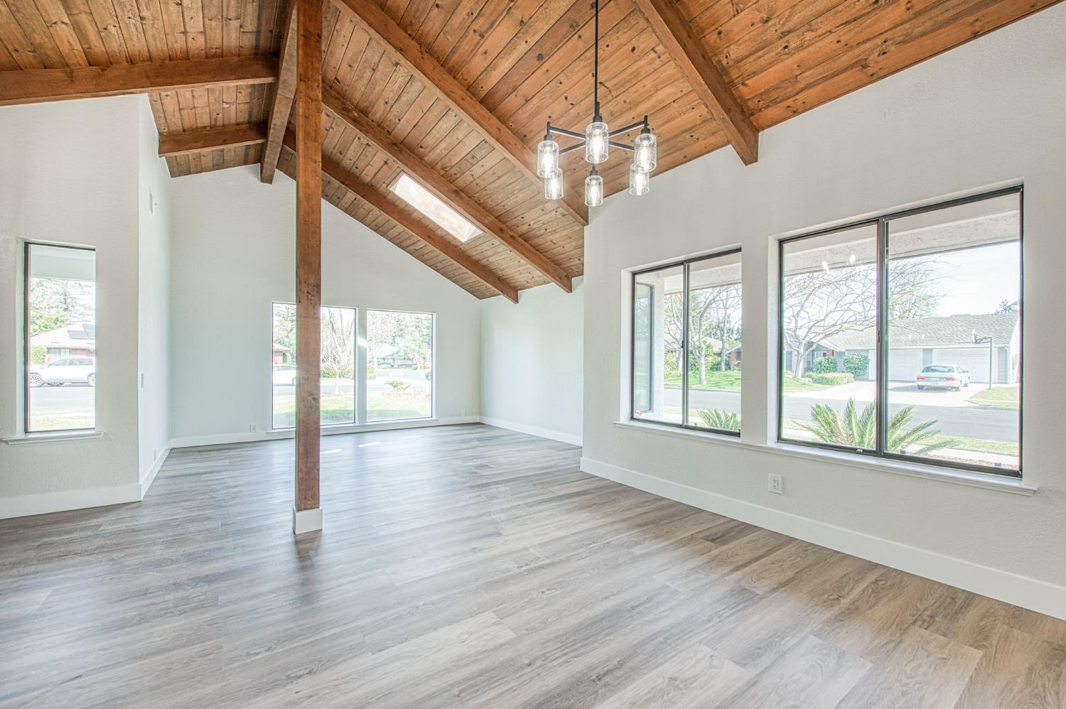 8453 N 1st Street, Fresno, CA, 93720