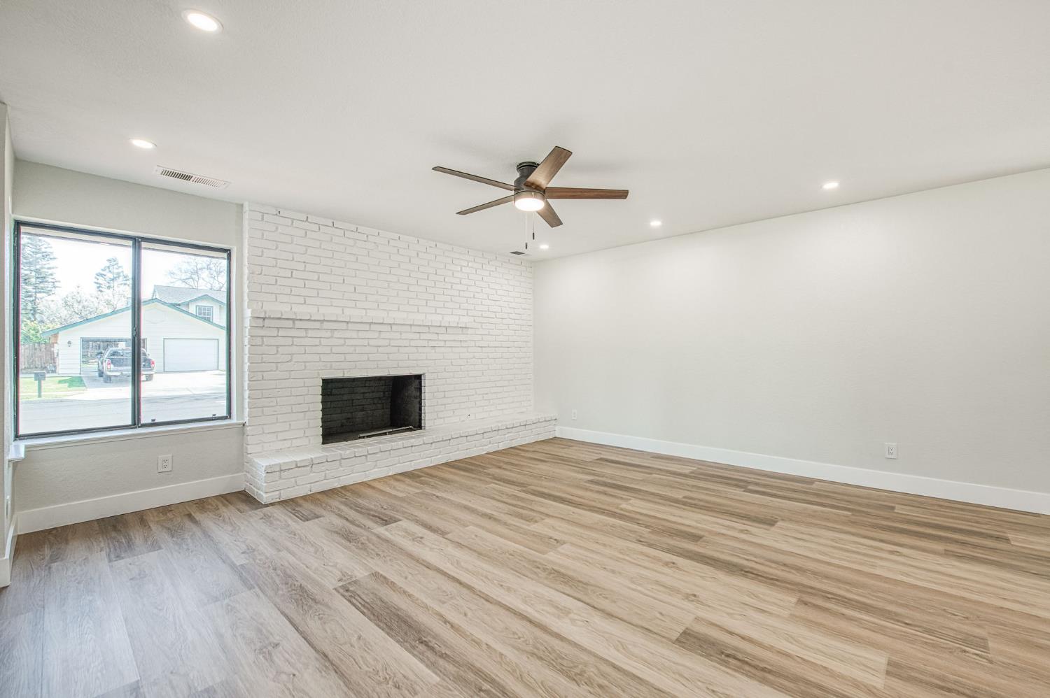 8453 N 1st Street, Fresno, CA, 93720