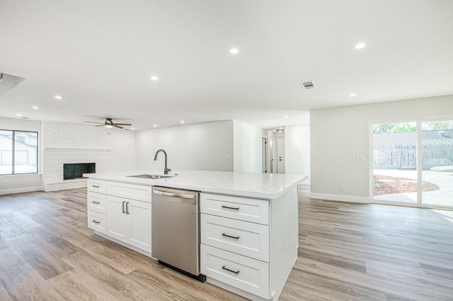 8453 N 1st Street, Fresno, CA, 93720