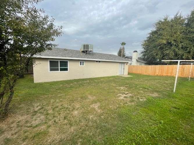 Single Family in Sanger - photo 2