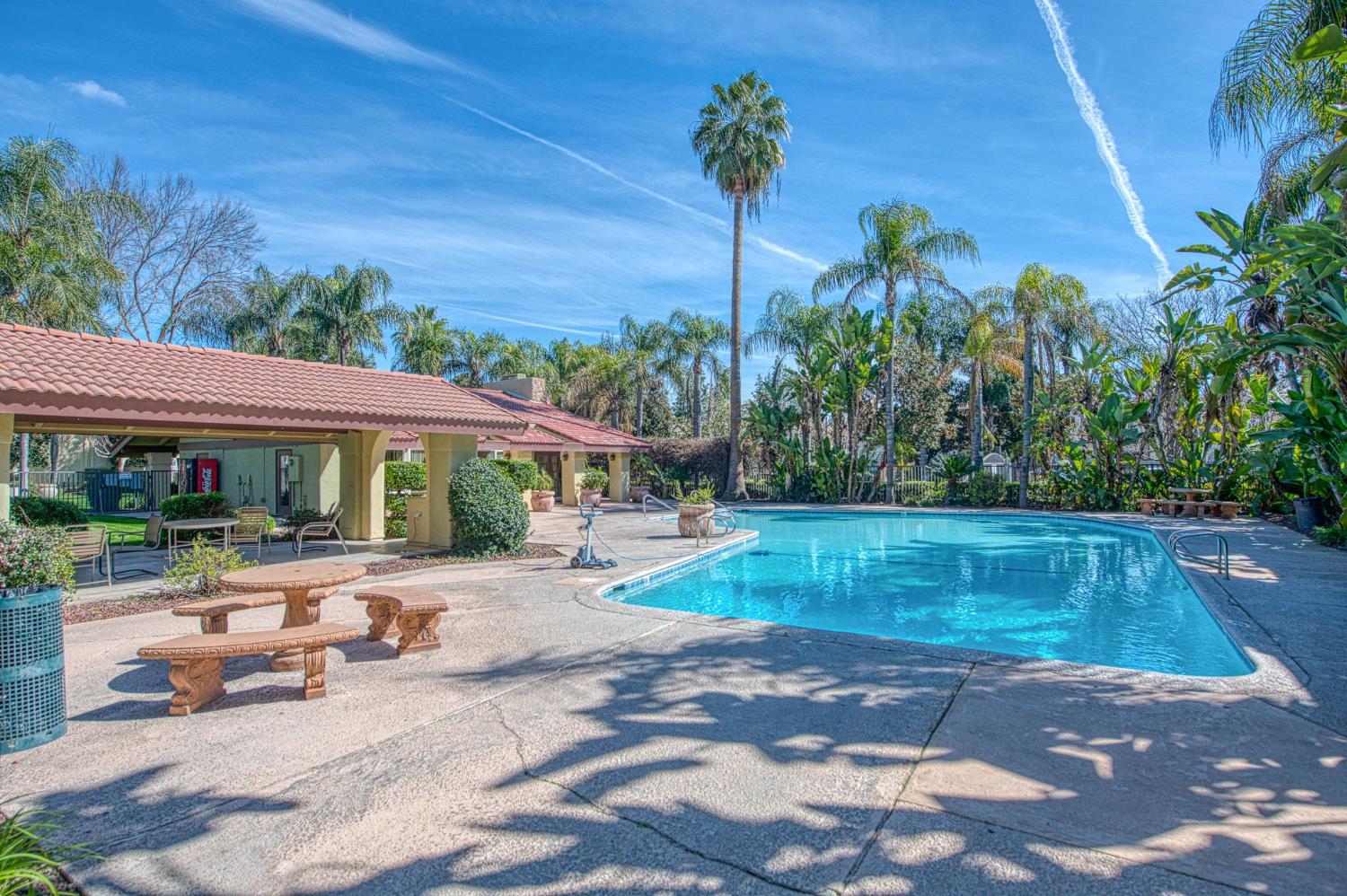 Condo in Fresno - photo 2