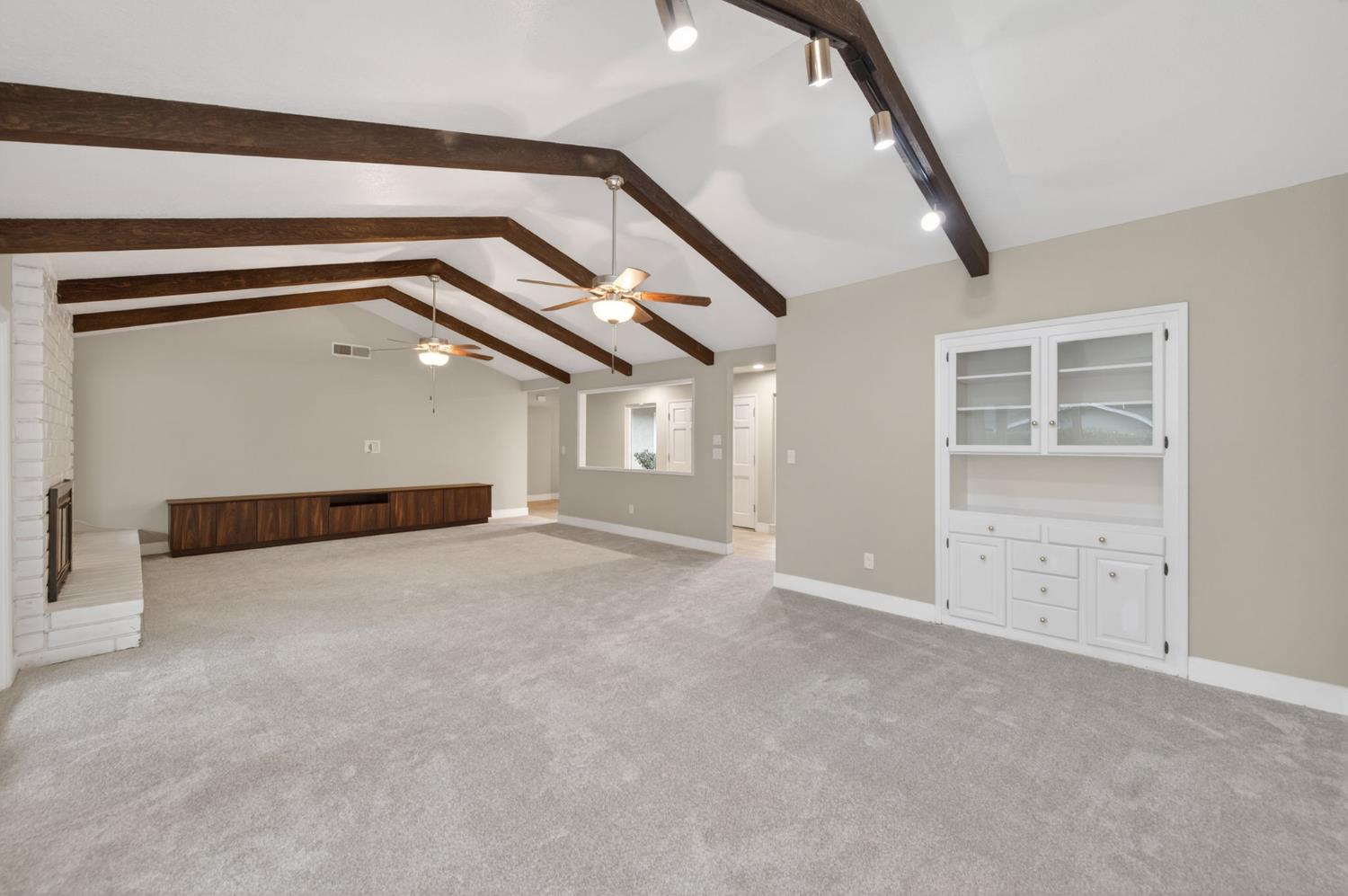 2805 W Spruce Avenue, Fresno, CA, 93711