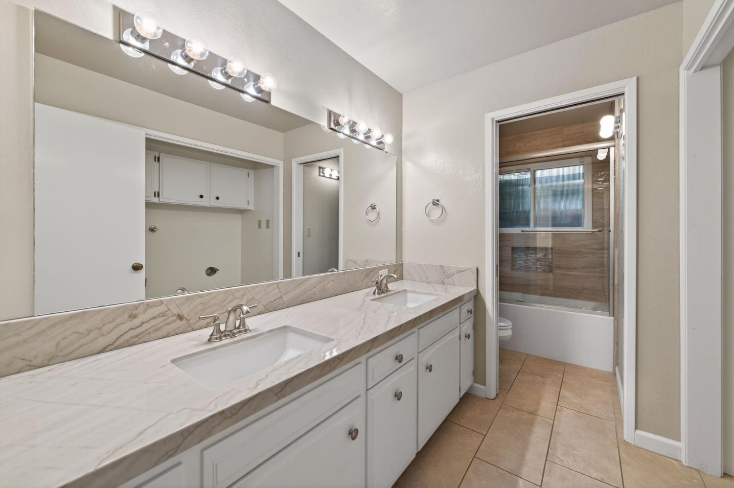 2805 W Spruce Avenue, Fresno, CA, 93711