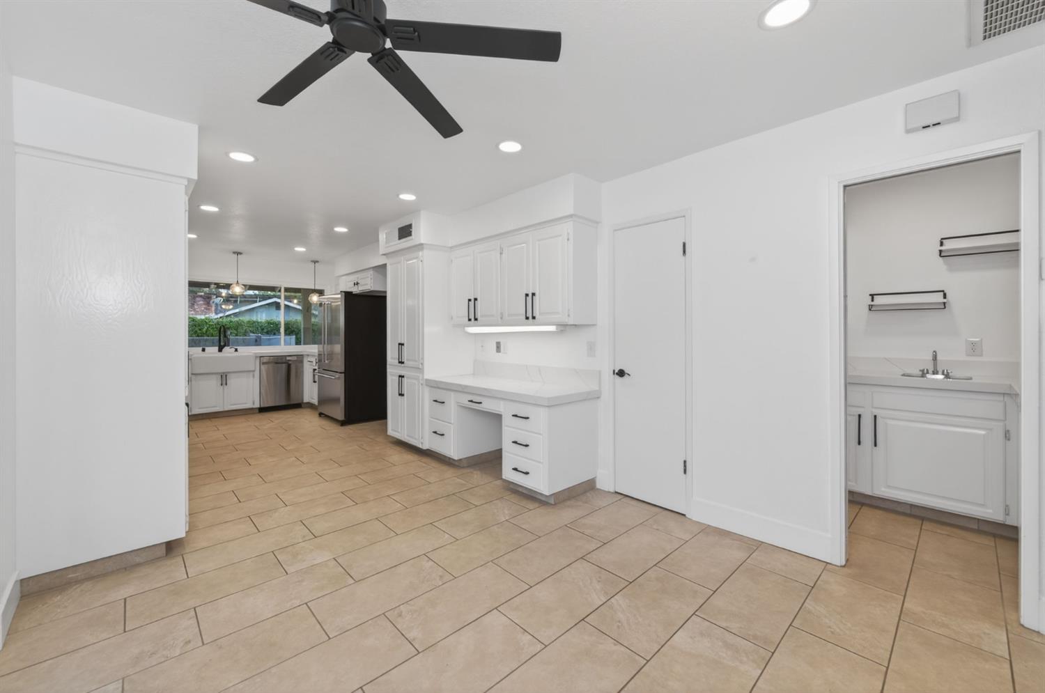 2805 W Spruce Avenue, Fresno, CA, 93711