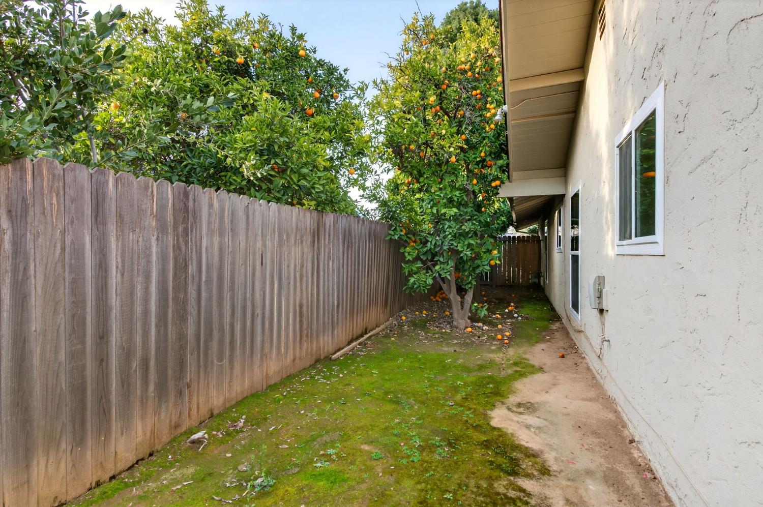 2805 W Spruce Avenue, Fresno, CA, 93711