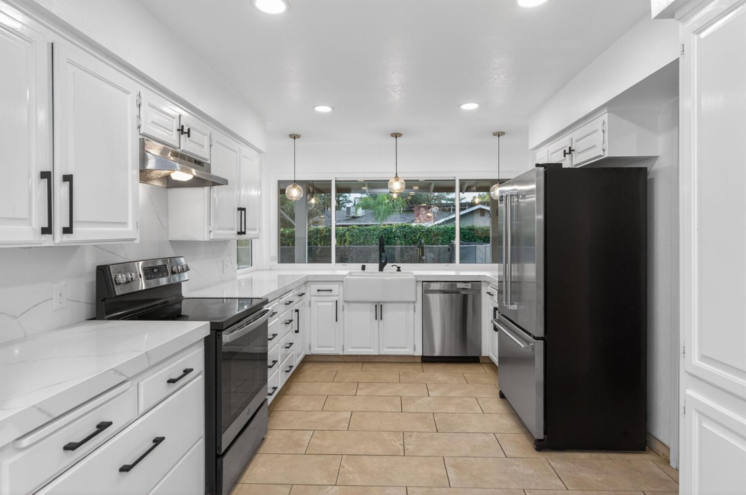 2805 W Spruce Avenue, Fresno, CA, 93711