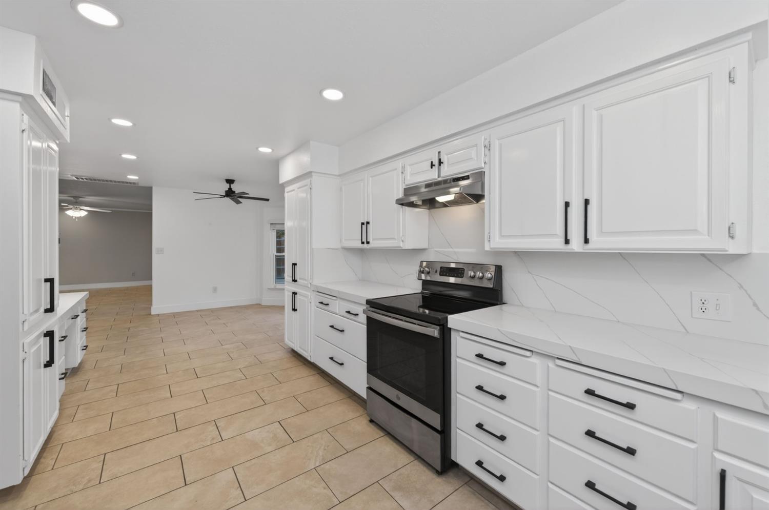 2805 W Spruce Avenue, Fresno, CA, 93711